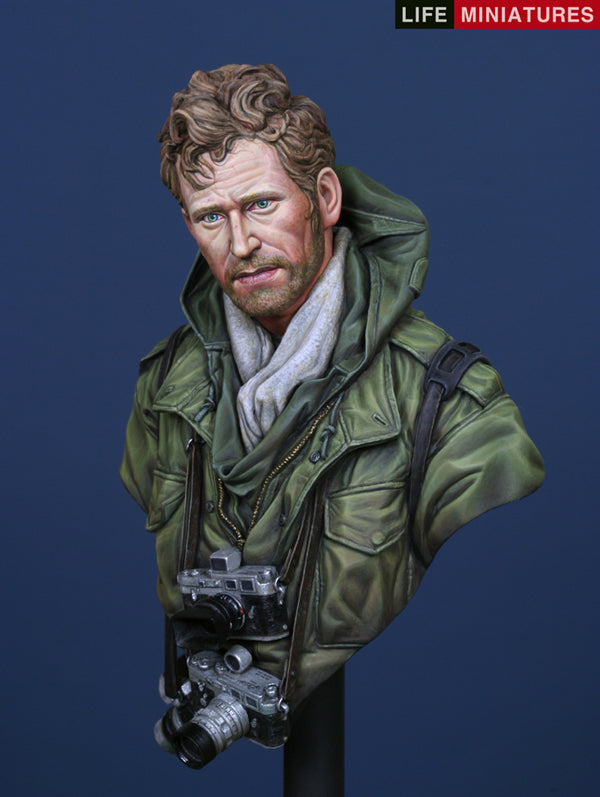 Life miniatures War photographer, Vietnam war 1971 BUST