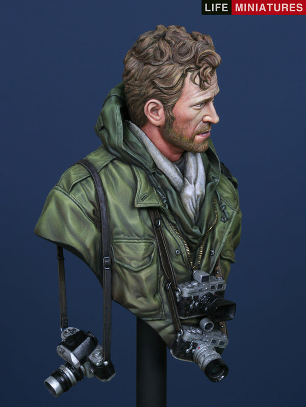 Life miniatures War photographer, Vietnam war 1971 BUST