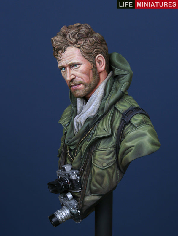 Life miniatures War photographer, Vietnam war 1971 BUST