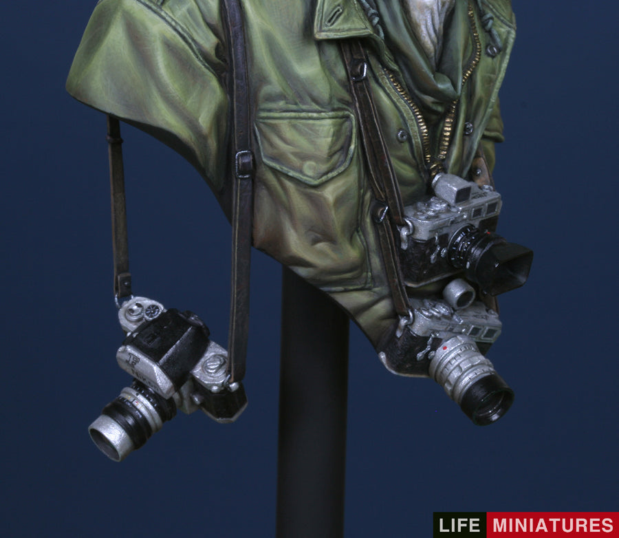 Life miniatures War photographer, Vietnam war 1971 BUST