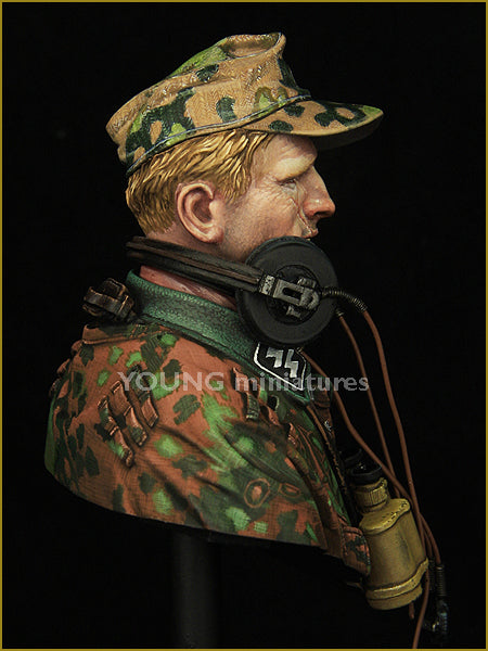 Young Miniatures German WAFFEN SS Panzer Officer WWII  1/10 Bust Resin YM1851 BUST