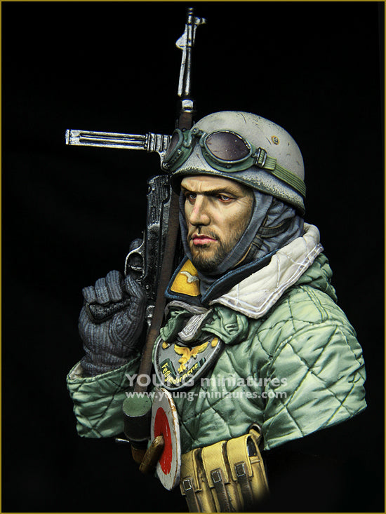 Young Miniatures German Fallschirmjäger Eastfront 1943  1/10 Bust Resin YM1874 BUST