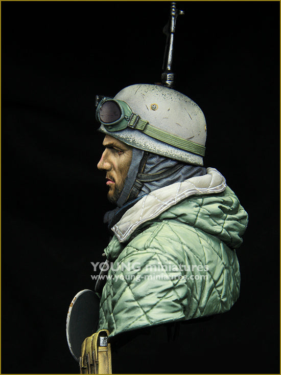 Young Miniatures German Fallschirmjäger Eastfront 1943  1/10 Bust Resin YM1874 BUST