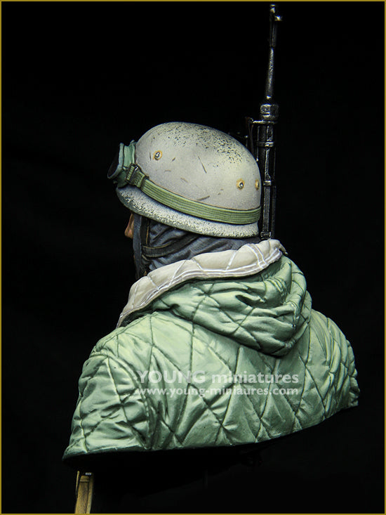 Young Miniatures German Fallschirmjäger Eastfront 1943  1/10 Bust Resin YM1874 BUST