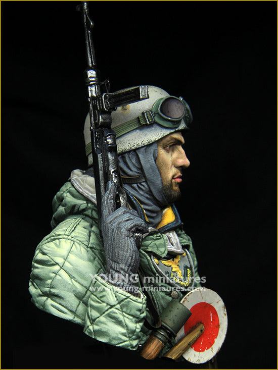 Young Miniatures German Fallschirmjäger Eastfront 1943  1/10 Bust Resin YM1874 BUST
