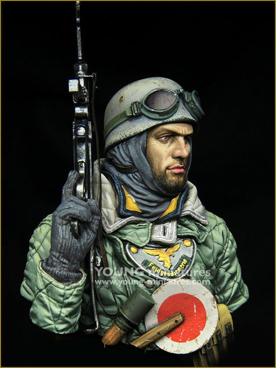 Young Miniatures German Fallschirmjäger Eastfront 1943  1/10 Bust Resin YM1874 BUST