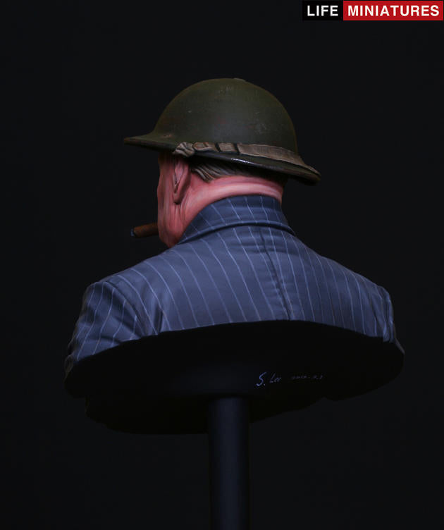 Life miniatures "Never Surrender" British Prime Minister Winston Churchill BUST