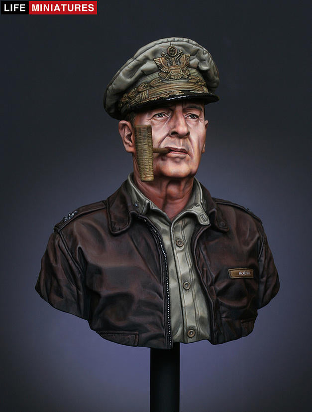 Life miniatures U.N. supreme commander Gen. Douglas MacArthur BUST
