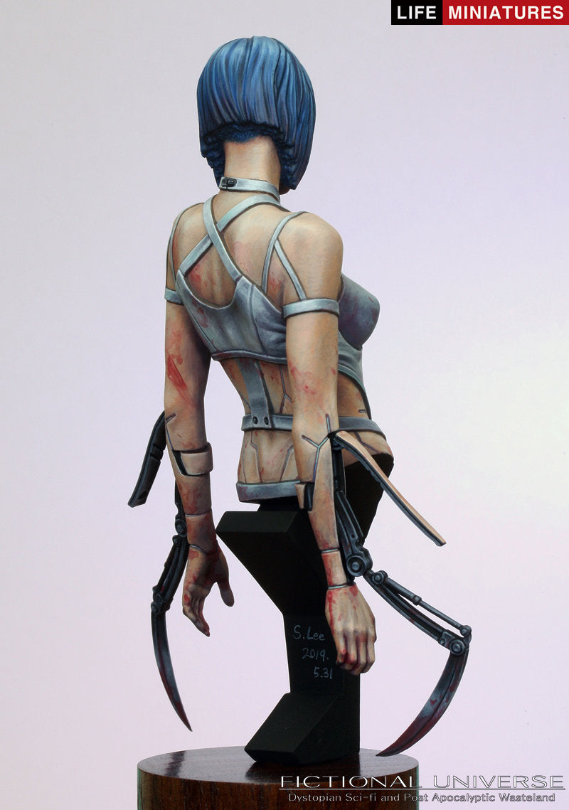 Life miniatures VIOLENCE UNDER THE SKIN BUST