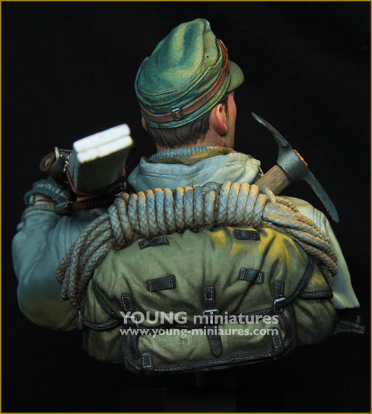 Young Miniatures WWII German Ski Jäger  1/10 Bust Resin YM1896 BUST