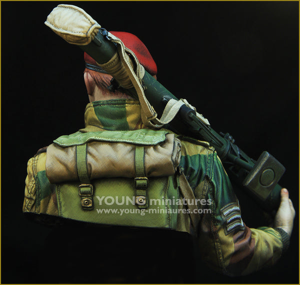 Young Miniatures British Airborne WWII with PIAT  1/10 Bust Resin YM1871 BUST