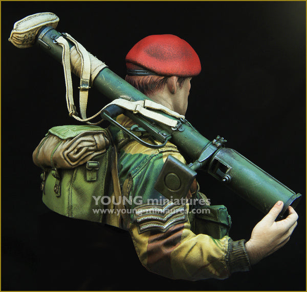 Young Miniatures British Airborne WWII with PIAT  1/10 Bust Resin YM1871 BUST