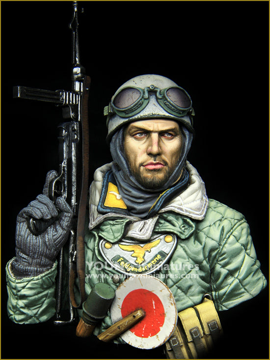 Young Miniatures German Fallschirmjäger Eastfront 1943  1/10 Bust Resin YM1874 BUST