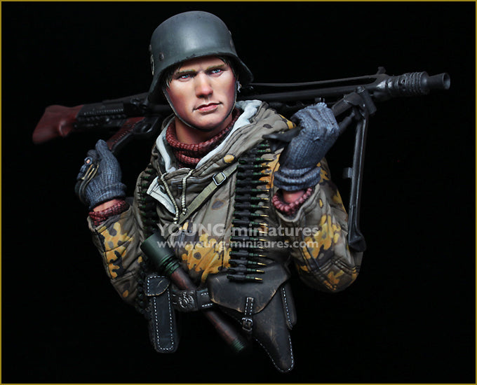 Young Miniatures German Machine Gunner Eastern Front WWII  1/10 Bust Resin YM1882 BUST
