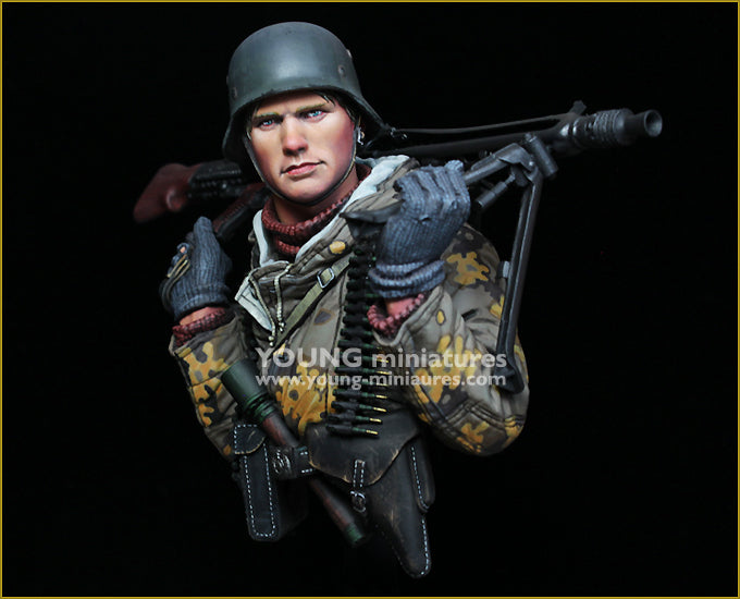 Young Miniatures German Machine Gunner Eastern Front WWII  1/10 Bust Resin YM1882 BUST