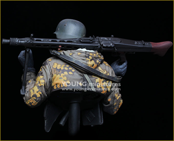 Young Miniatures German Machine Gunner Eastern Front WWII  1/10 Bust Resin YM1882 BUST