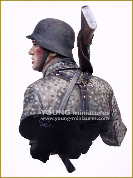 Young Miniatures YOUNG GERMAN SOLDIER WWII  1/10 Bust Resin YM1895 BUST