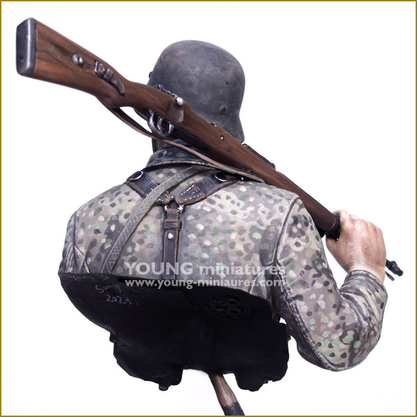 Young Miniatures YOUNG GERMAN SOLDIER WWII  1/10 Bust Resin YM1895 BUST